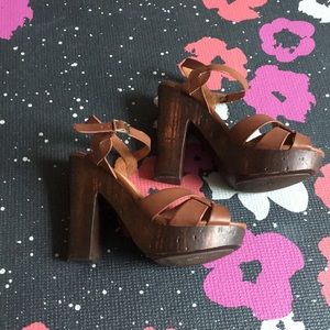 Dollhouse wood sandals